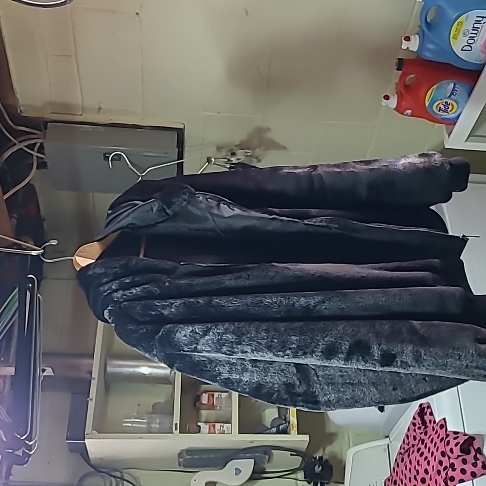 Lane Bryant Women’s Black Hooded Jacket:26/28. Like new. Super faux fur SOFT.